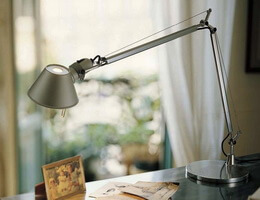 Как правильно подобрать освещение стола?