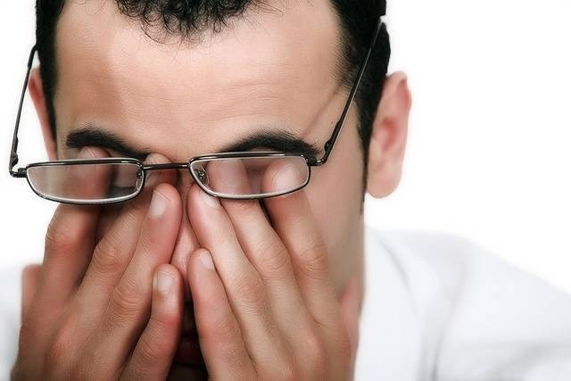 Боли в глазах - причины и методы лечения