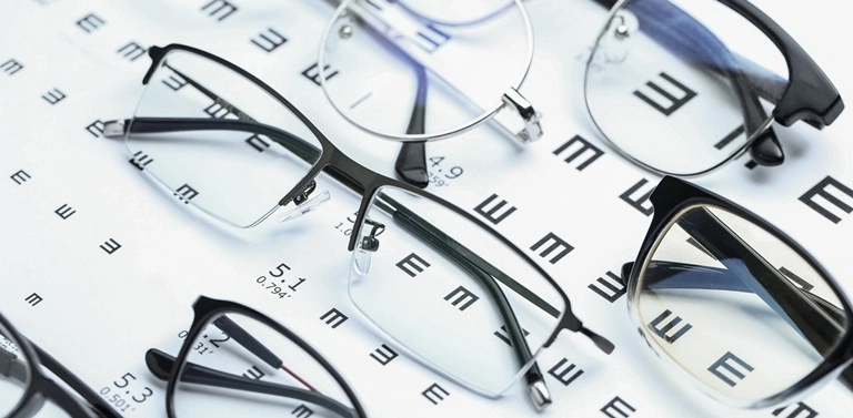 Где и как правильно выбирать очки с диоптриями?